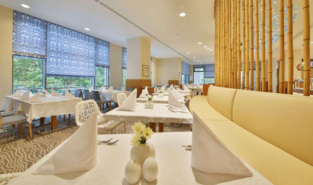 Maritim Hotel Paradise Blue Albena Restaurant photo