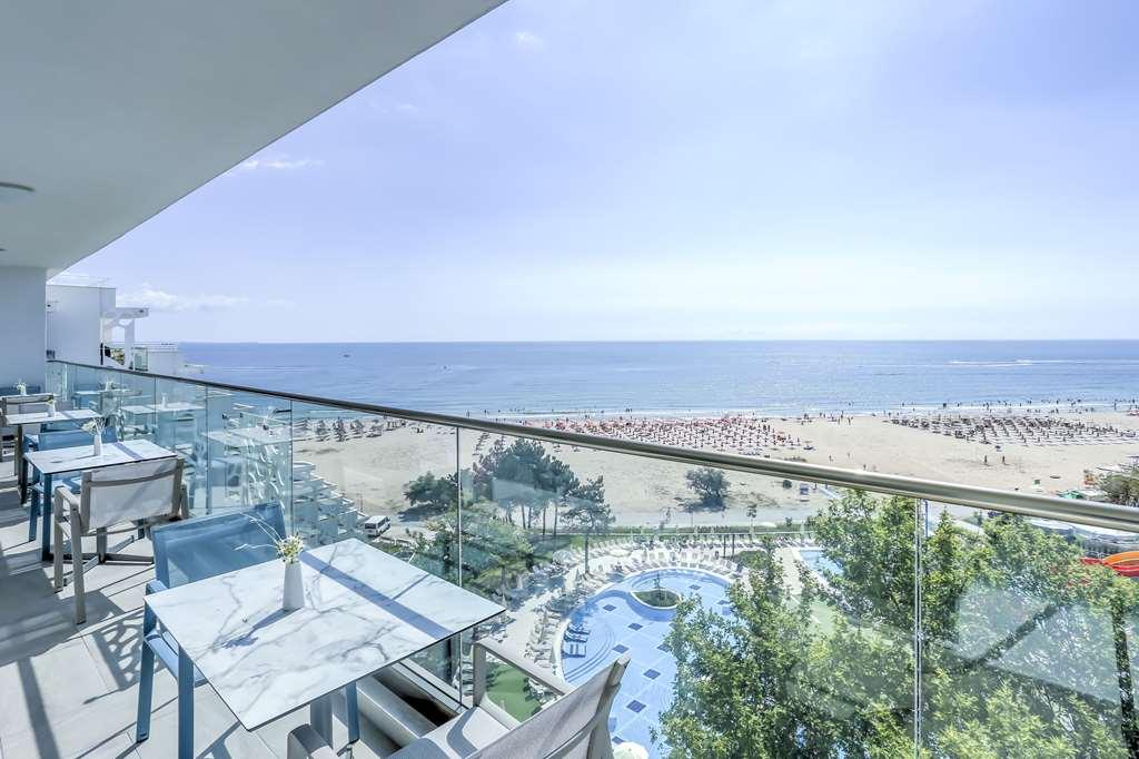 Maritim Hotel Paradise Blue Albena Restaurant photo